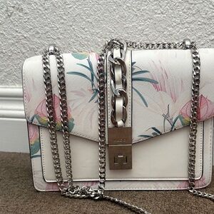 Floral White Chain Shoulder Bag